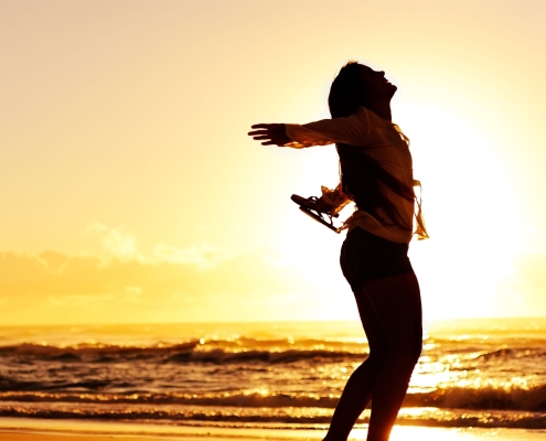 manngmahadik-shadow-4130587_1920 Senior citizens laughing on a dock